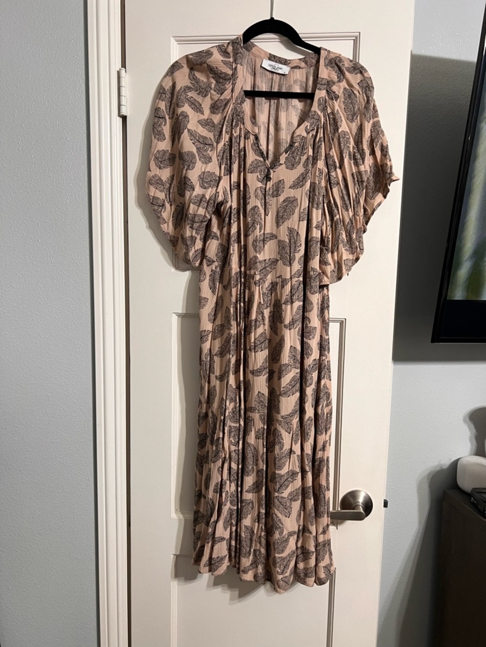 Carly Jean Los Angeles Beige Leaf-Print Midi Dress